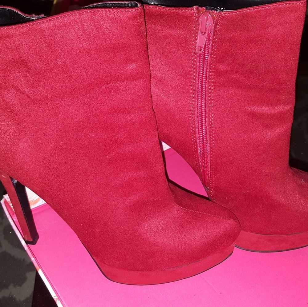 Shoes - Picture 2 of 4